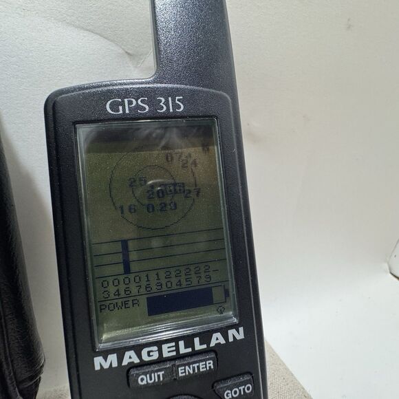 Magellan GPS 315 Handheld Navigator w/Case Bundle - Picture 3 of 10